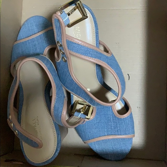 💕MK Wedges ✨🎉 - Picture 2 of 4